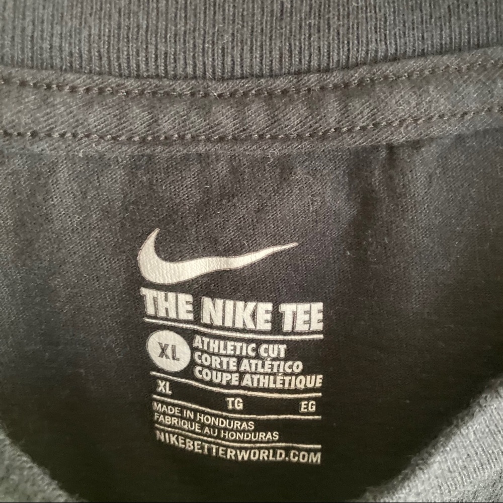 Nike Graphic T-Shirt - Picture 4 of 4